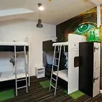 Auberge de jeunesse 365 For U *