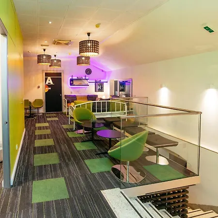 Auberge de jeunesse 365 For U *